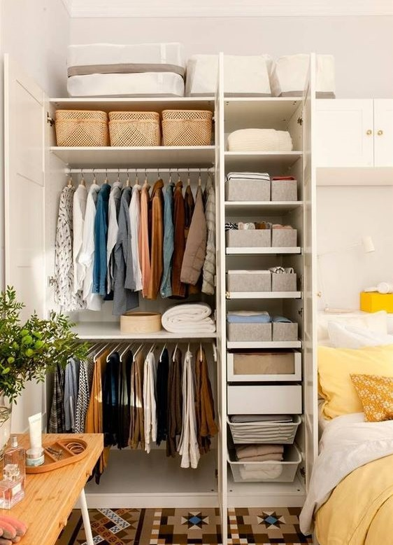 pinterest.com organización y orden en un dormitorio acogedor